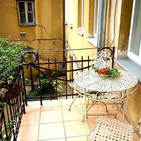 90 Sq.M. Apartment In Centre Of Vilnius Exterior photo
